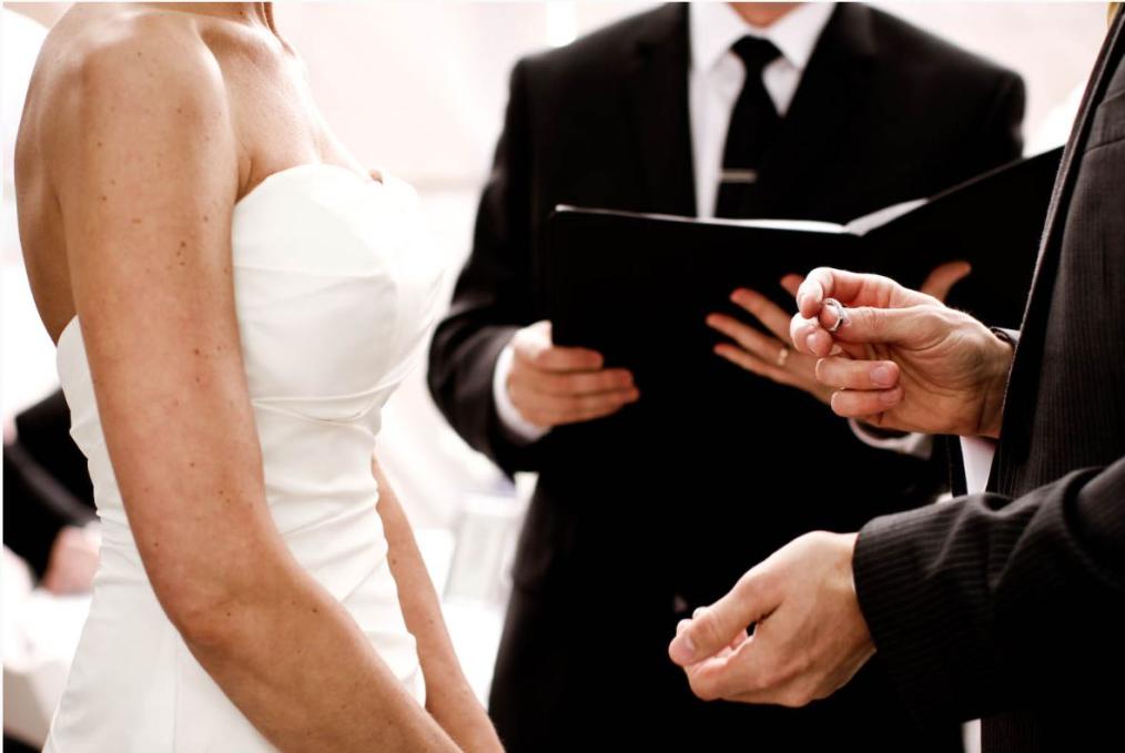 What Are Some Tips for Choosing a Wedding Insurance Policy?